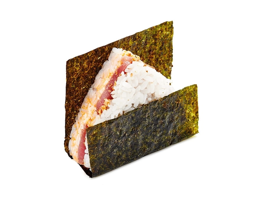 Онигири с тунцом