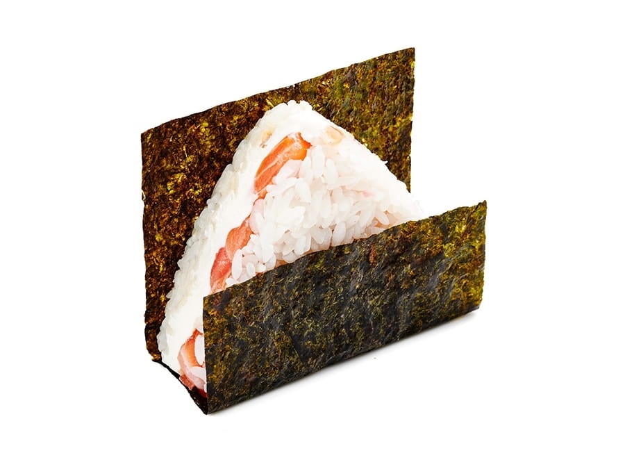 Онигири с лососем